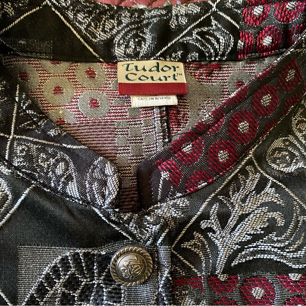 Tudor Court Large Red Silver Tapestry Lightweight Career Festive Jacket Size XL - Picture 5 of 9